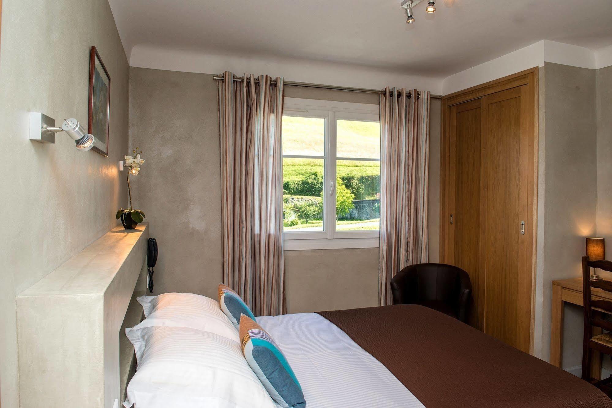 Logis Ur-hegian Hotel